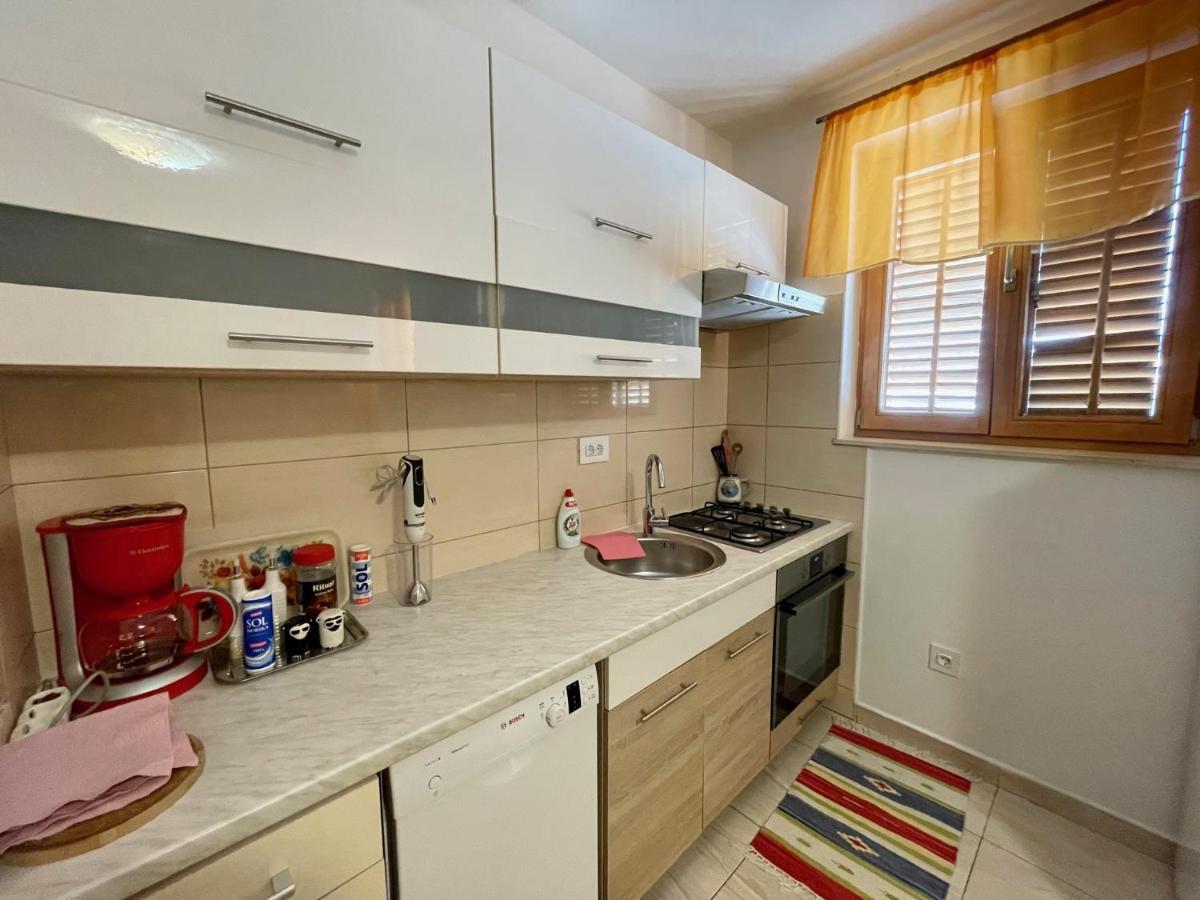 Lovro #1 & #2 Apartments Cres Kültér fotó
